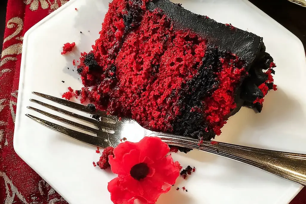 Gothic Halloween Cake That’s Hauntingly Delicious